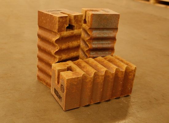 AZM 1680 Brique mullite de silicium 1550C-1650C Brique d'ancrage brune